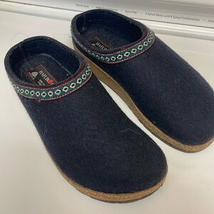 Haflinger women’s navy GZ classic flat size 39 (US 8).